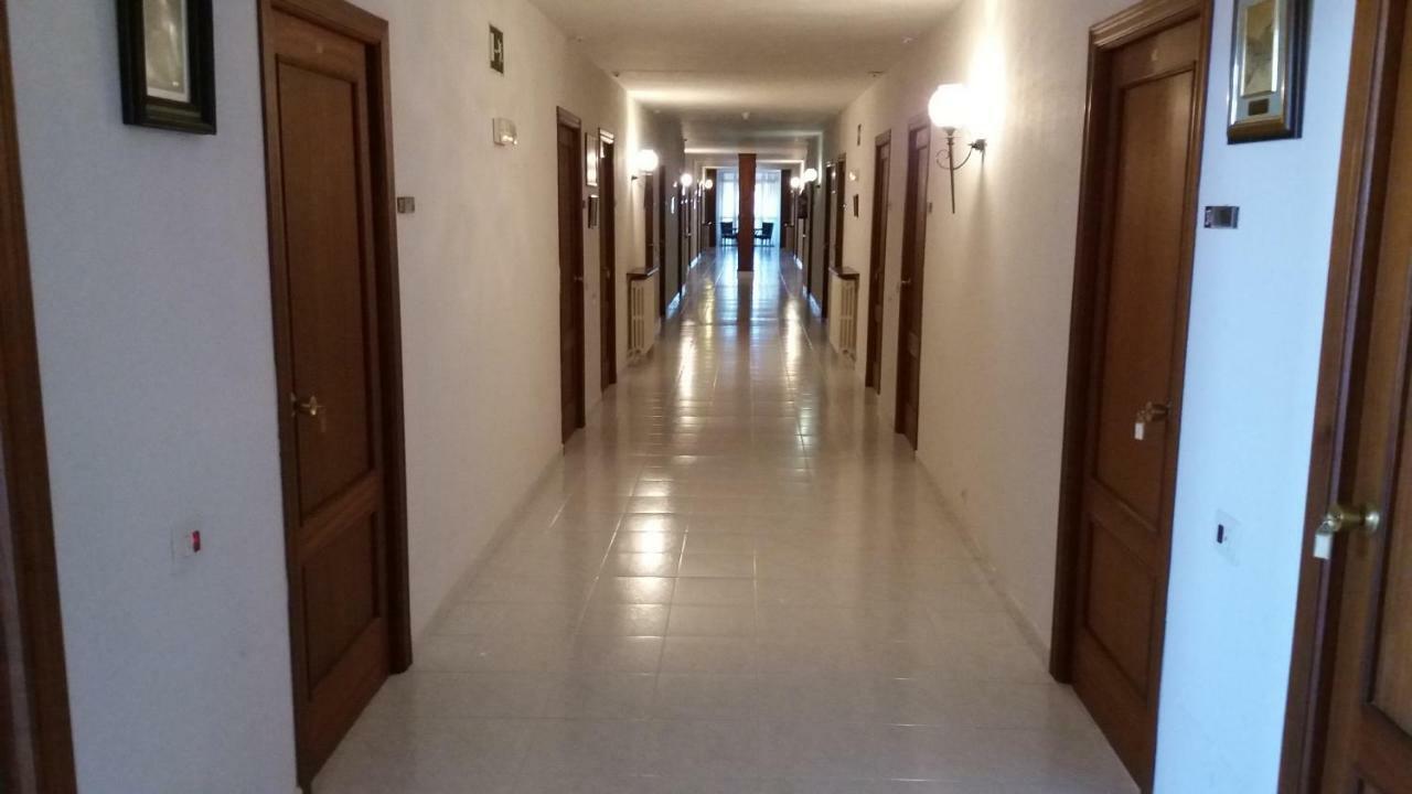 Centro San Viator Hostel Valladolid Kültér fotó