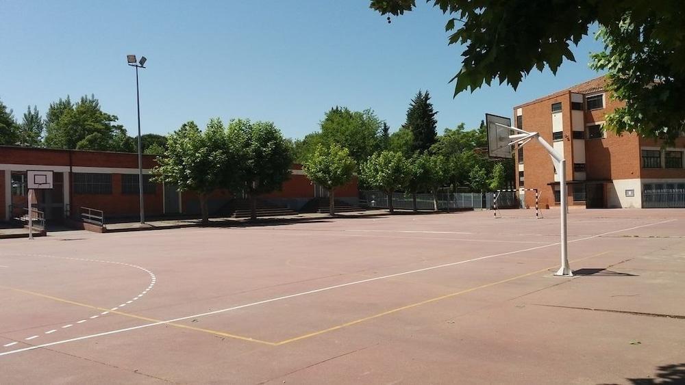 Centro San Viator Hostel Valladolid Kültér fotó